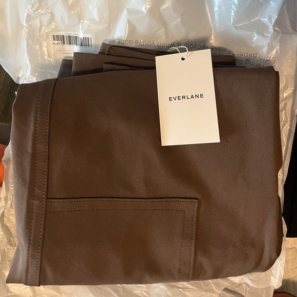 Everlane The Bi-Stretch Utility Pant - 4 (fit like a 6)- Cocoa - Picture 4 of 5
